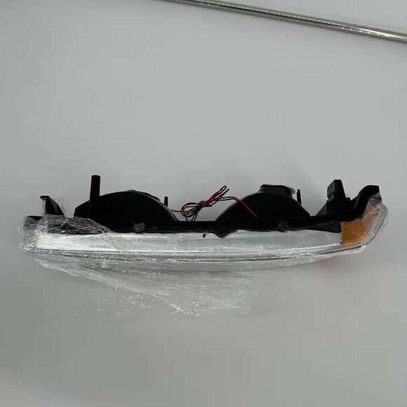 2003-2006 Chevrolet Silverado Headlight Assembly RH Right Passenger Chrome Amber - Picture 3 of 12